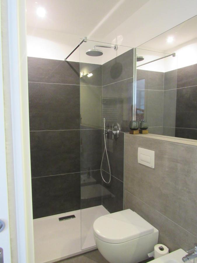 Apartamento Make A Wish - Near The Center With Private Parking Como Exterior foto