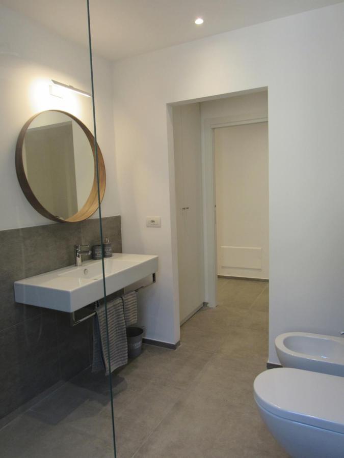 Apartamento Make A Wish - Near The Center With Private Parking Como Exterior foto